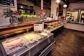 The 4 You Hostel & Hotel