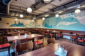 The 4 You Hostel & Hotel