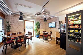 The 4 You Hostel & Hotel