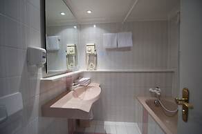 The 4 You Hostel & Hotel