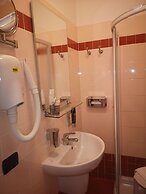 Hotel Clarin 14 by Dori