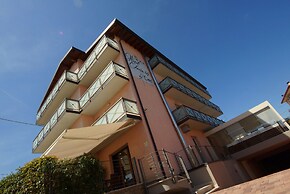 Hotel Clarin 14 by Dori