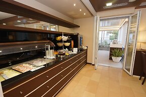 Hotel Clarin 14 by Dori