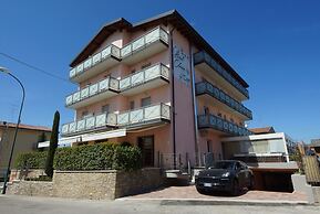 Hotel Clarin 14 by Dori