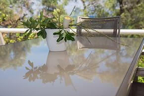 Brentanos Apartments ~ A ~ View of Paradise