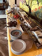 Brentanos Apartments ~ A ~ View of Paradise