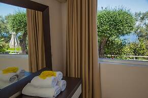 Brentanos Apartments ~ A ~ View of Paradise