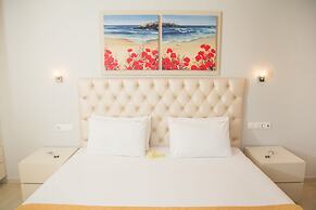 Brentanos Apartments ~ A ~ View of Paradise