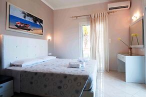 Brentanos Apartments ~ A ~ View of Paradise