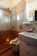 Brentanos Apartments ~ A ~ View of Paradise