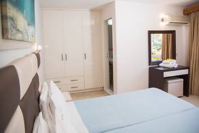 Brentanos Apartments ~ A ~ View of Paradise