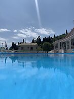 Brentanos Apartments ~ A ~ View of Paradise