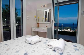 Brentanos Apartments ~ A ~ View of Paradise