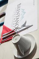 Brentanos Apartments ~ A ~ View of Paradise