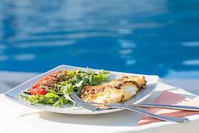 Brentanos Apartments ~ A ~ View of Paradise