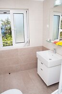 Brentanos Apartments ~ A ~ View of Paradise