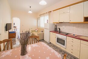 Brentanos Apartments ~ A ~ View of Paradise