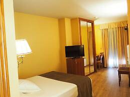 Hotel Ele Puente Romano