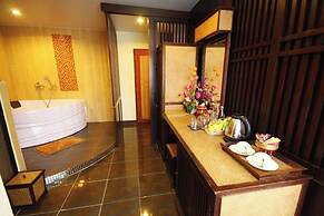 CM Night Bazaar Boutique Hotel