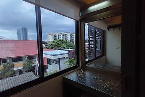 CM Night Bazaar Boutique Hotel
