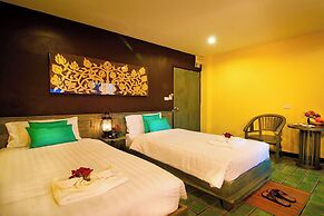 CM Night Bazaar Boutique Hotel