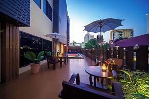 CM Night Bazaar Boutique Hotel