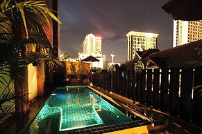 CM Night Bazaar Boutique Hotel