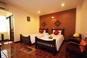 CM Night Bazaar Boutique Hotel
