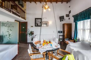 Ifigenia Rooms & Studios