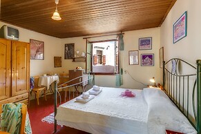 Ifigenia Rooms & Studios