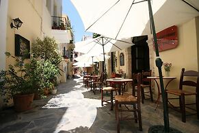 Ifigenia Rooms & Studios