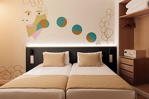 Blume Cruz Suites
