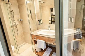 Dips & Drops - The First Bike And Ski Hub