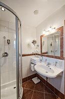 Dips & Drops - The First Bike And Ski Hub