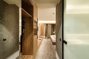 Dips & Drops - The First Bike And Ski Hub