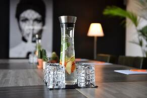 Hogerhuys - Adults Only