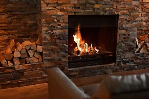 Hogerhuys - Adults Only