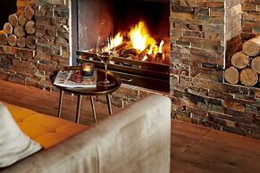 Hogerhuys - Adults Only