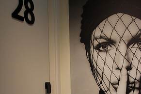 Hogerhuys - Adults Only