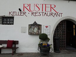 Ruster Resort