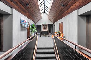 136 On Bealey - Motel