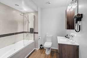 136 On Bealey - Motel