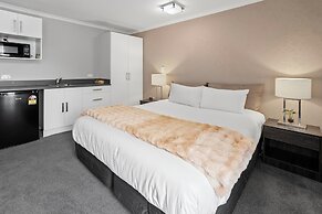 136 On Bealey - Motel