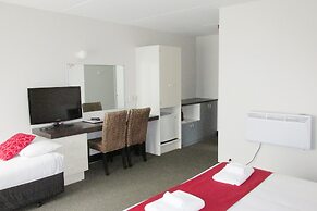 136 On Bealey - Motel