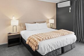 136 On Bealey - Motel