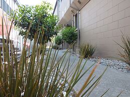 136 On Bealey - Motel