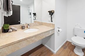 136 On Bealey - Motel