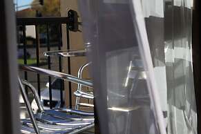 136 On Bealey - Motel