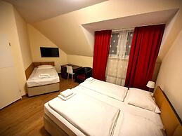 Mikon Eastgate Hotel