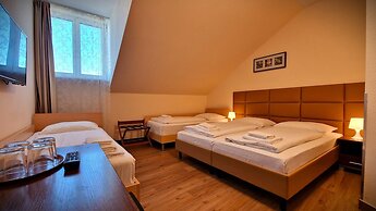 Mikon Eastgate Hotel